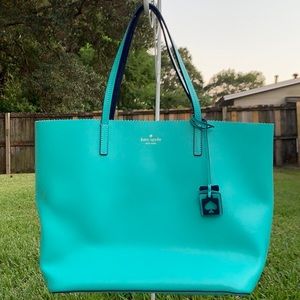 Large Kate Spade tote with zig zag trim ♠️💙